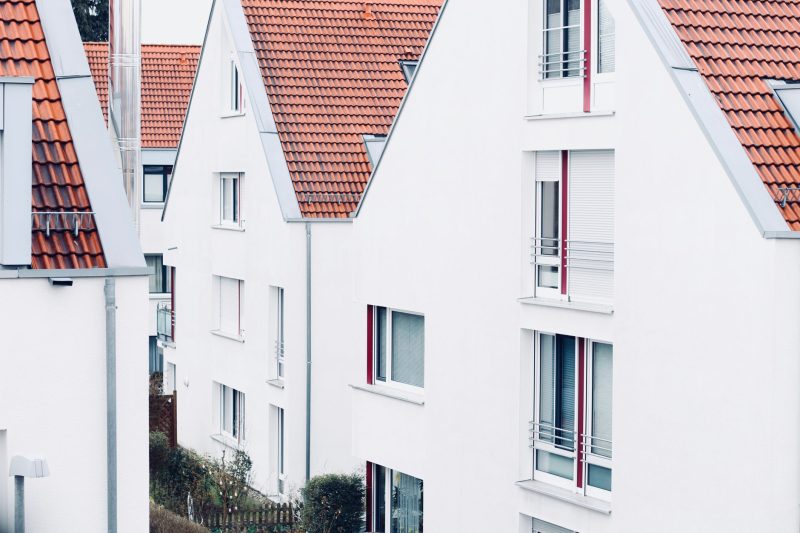 Home 11 White houses with red roofs create a clean and modern suburb 1782234031